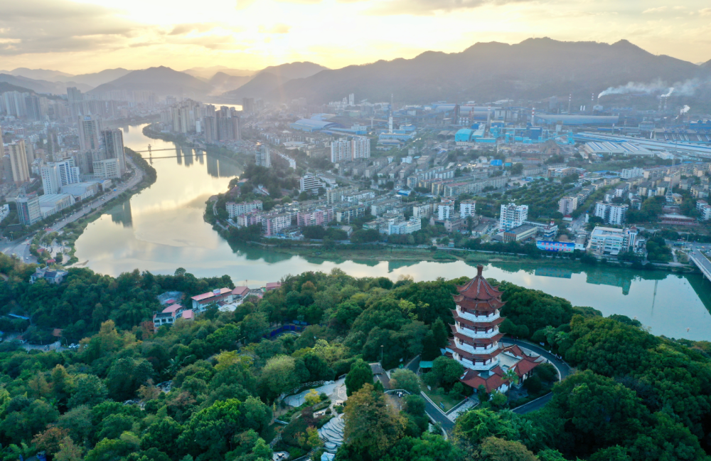 福建,尊敬的各位听众朋友们，大家好！