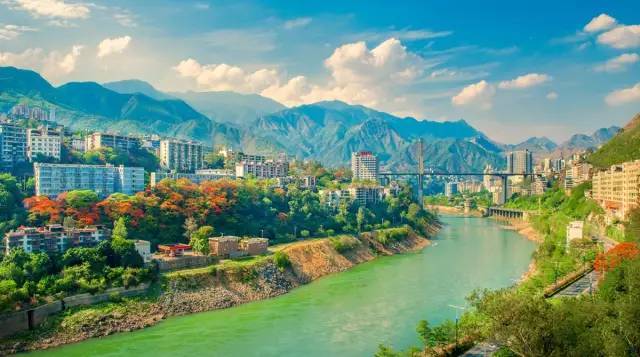 四川风情播音稿